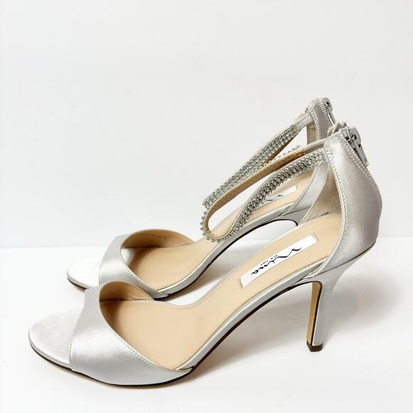 NINA VOLANDA SILVER SPARKLE WOMEN HEELS SIZE 10 BRAND NEW WITH BOX WITHOUT LID - Picture 1 of 10